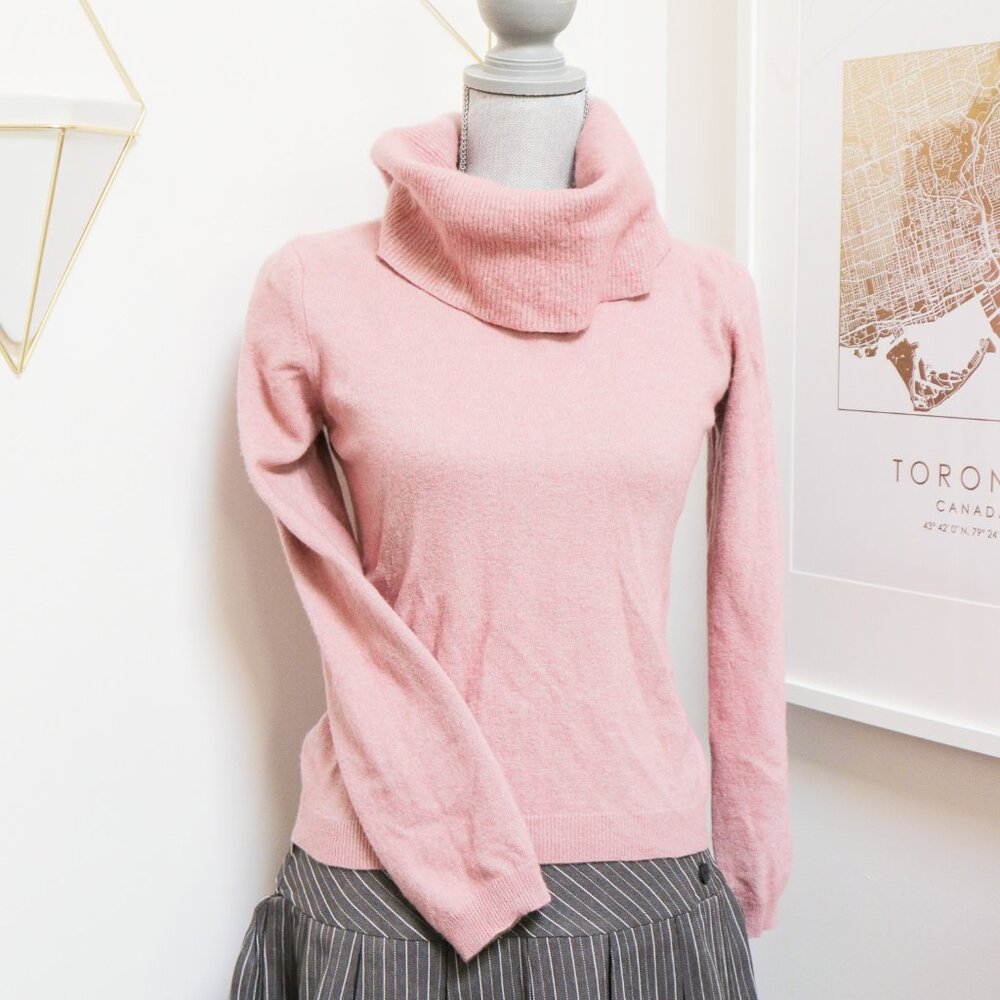 Dusty Pink Turtleneck Sweater 🎀 BARTOLINI